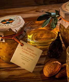 Kripno slatko od meda i suhog voća